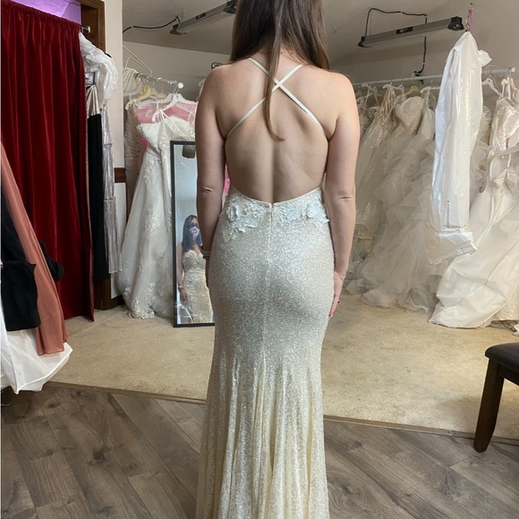 Jovani - 1012 Sequined floral Applique Gown altered worn once size 2 - Picture 3 of 3